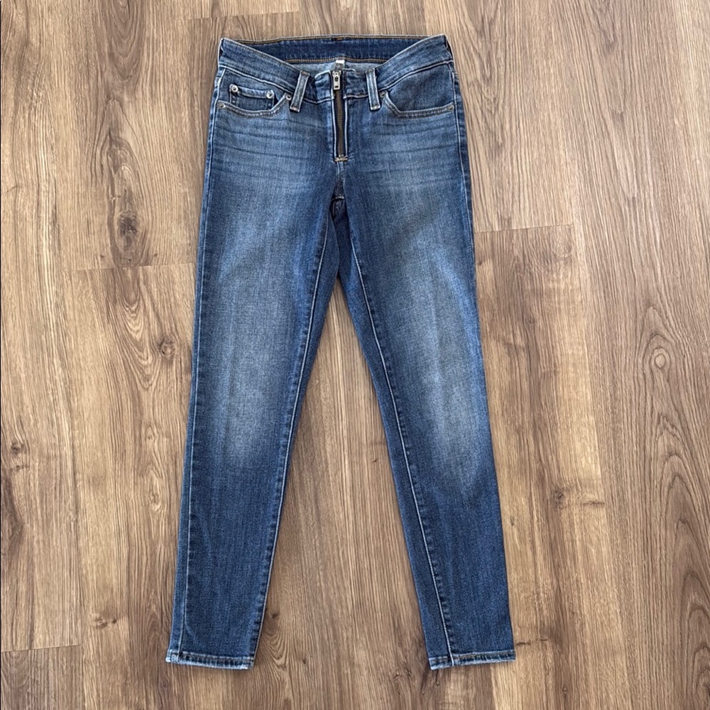 Levi's Zip Front Skinny Ankle Jeans Medium Wash. Size 24
